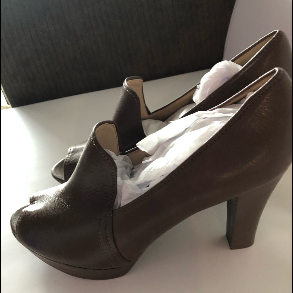 🔥🔥Brand New Brand Naturalizer Heels. Excellent Conditions. Open toe.